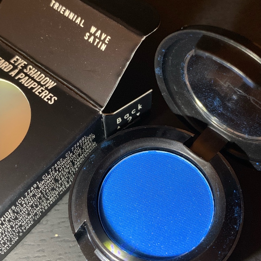 New unused MAC eyeshadow: new color Triennial Wave